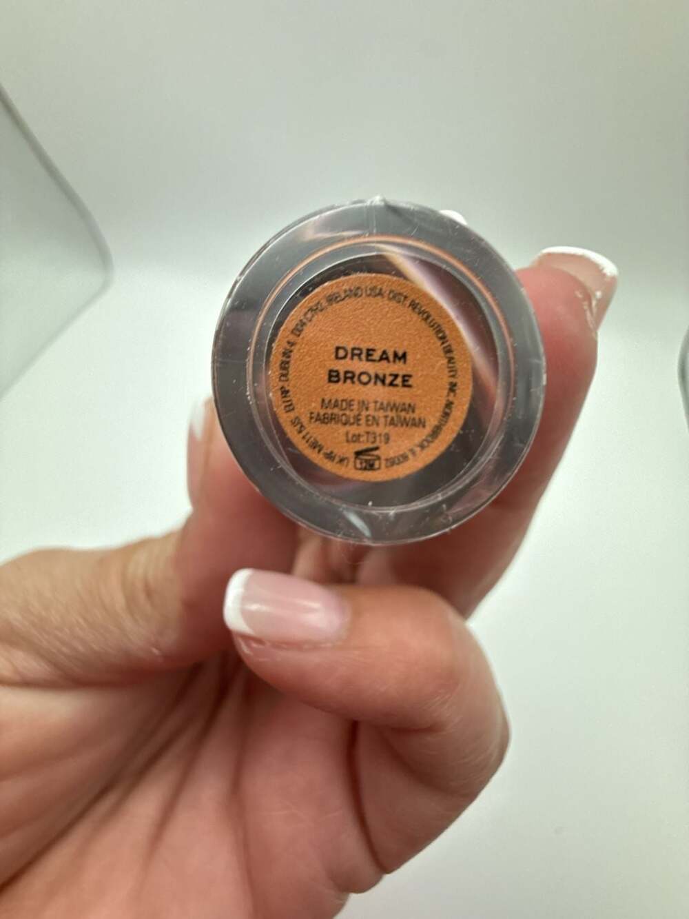 Makeup Revolution Shadow Bomb Cream Eyeshadow in Dream Bronze - Picture 3 of 3